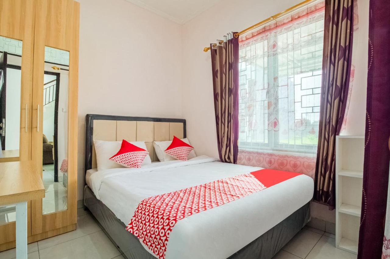 Oyo 3256 Rukost I8 Hotel Karawang Exterior foto