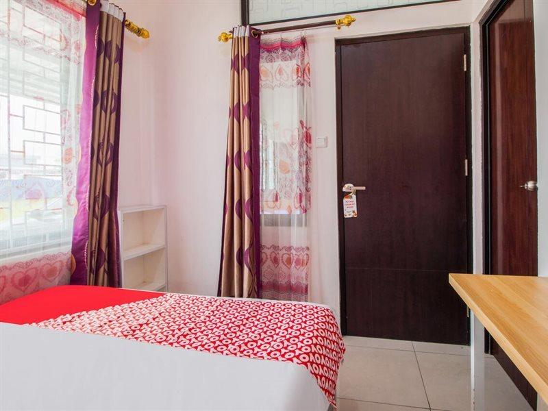 Oyo 3256 Rukost I8 Hotel Karawang Exterior foto