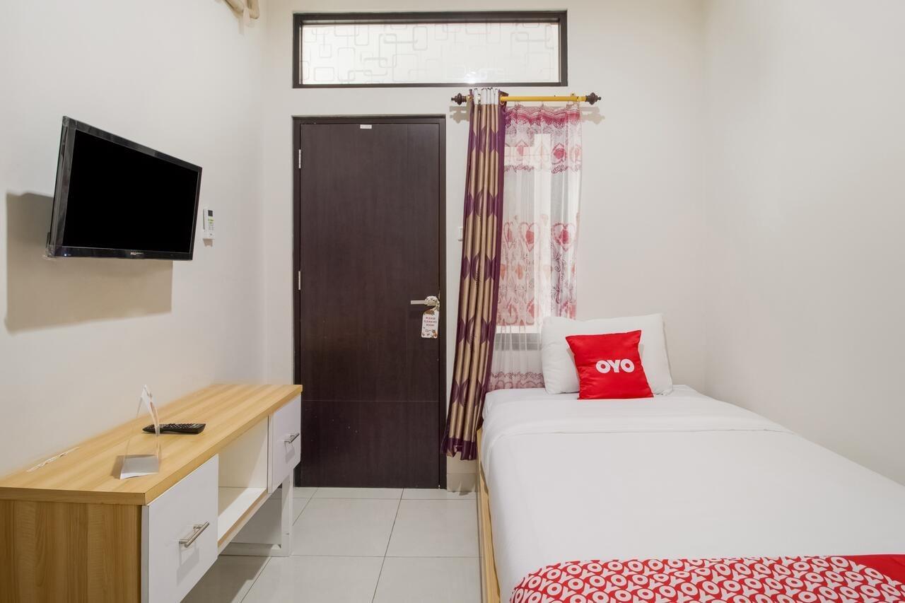 Oyo 3256 Rukost I8 Hotel Karawang Exterior foto