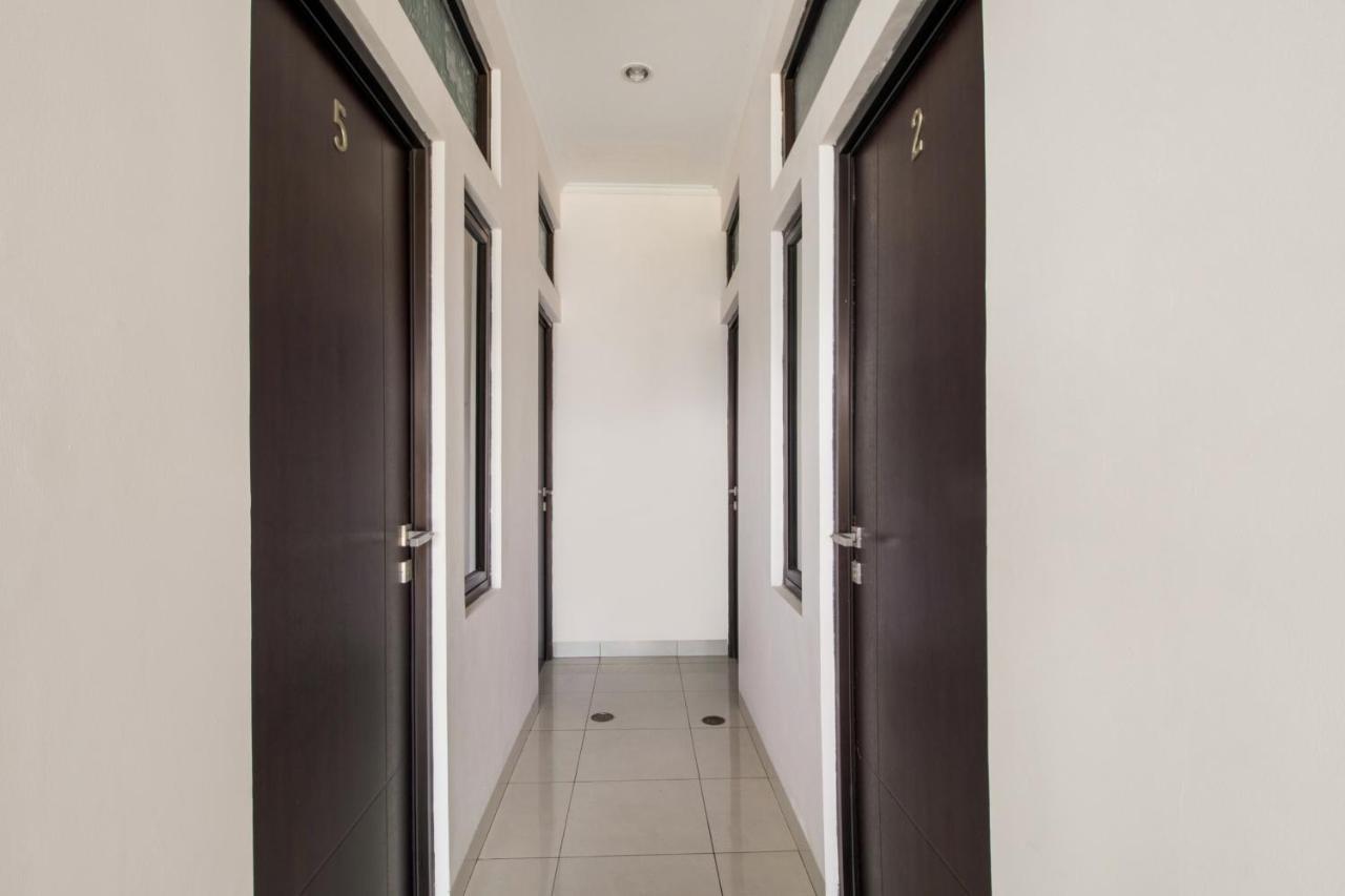 Oyo 3256 Rukost I8 Hotel Karawang Exterior foto