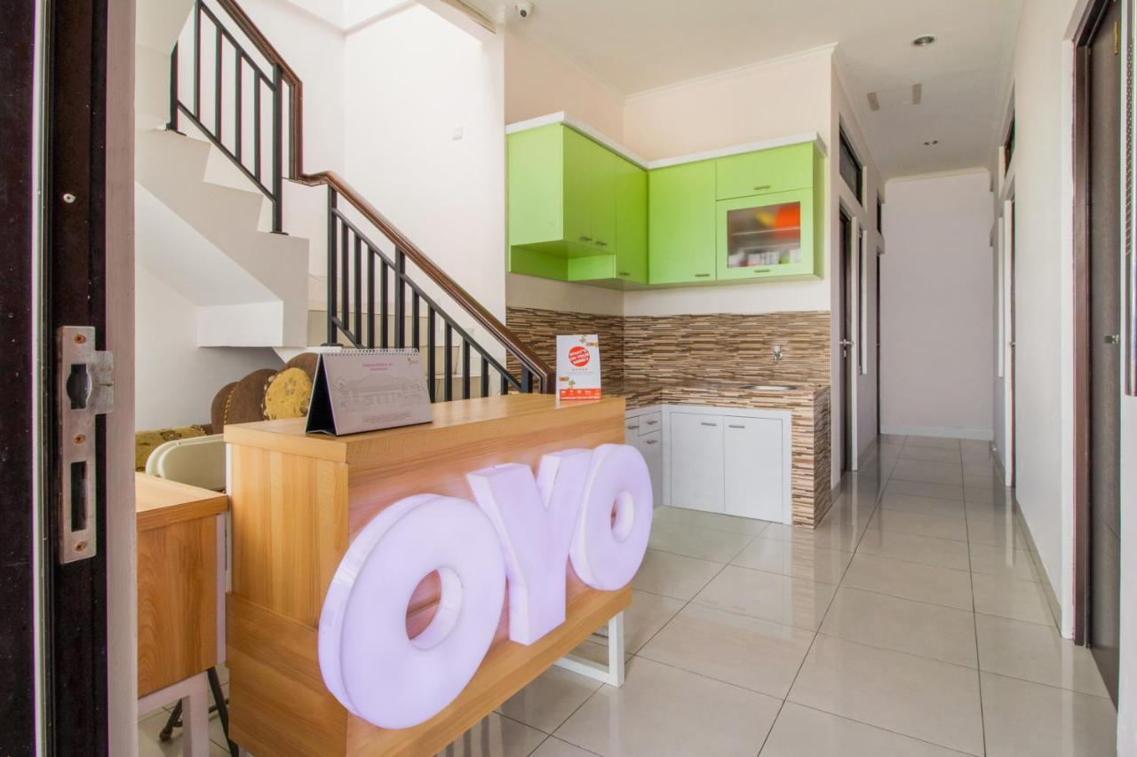Oyo 3256 Rukost I8 Hotel Karawang Exterior foto