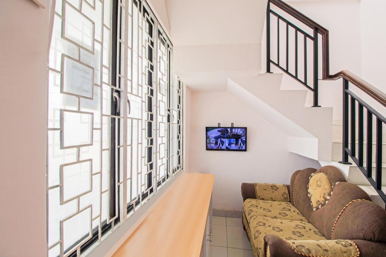 Oyo 3256 Rukost I8 Hotel Karawang Exterior foto