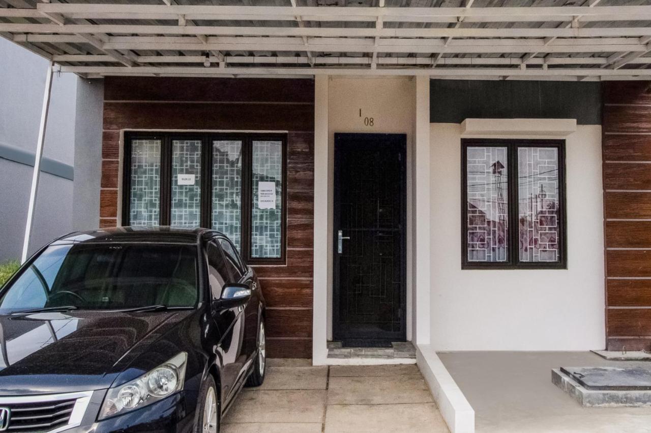 Oyo 3256 Rukost I8 Hotel Karawang Exterior foto