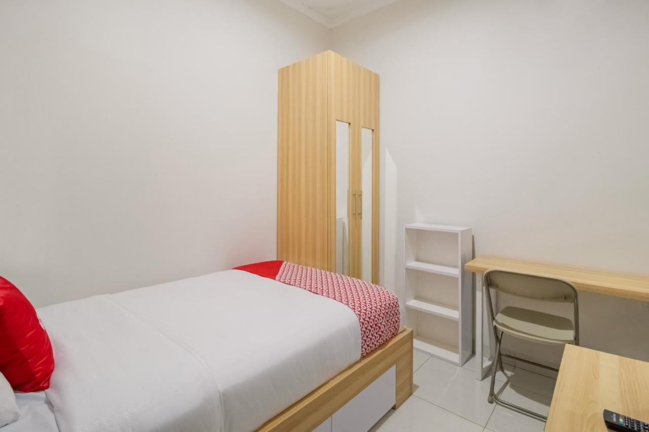 Oyo 3256 Rukost I8 Hotel Karawang Exterior foto