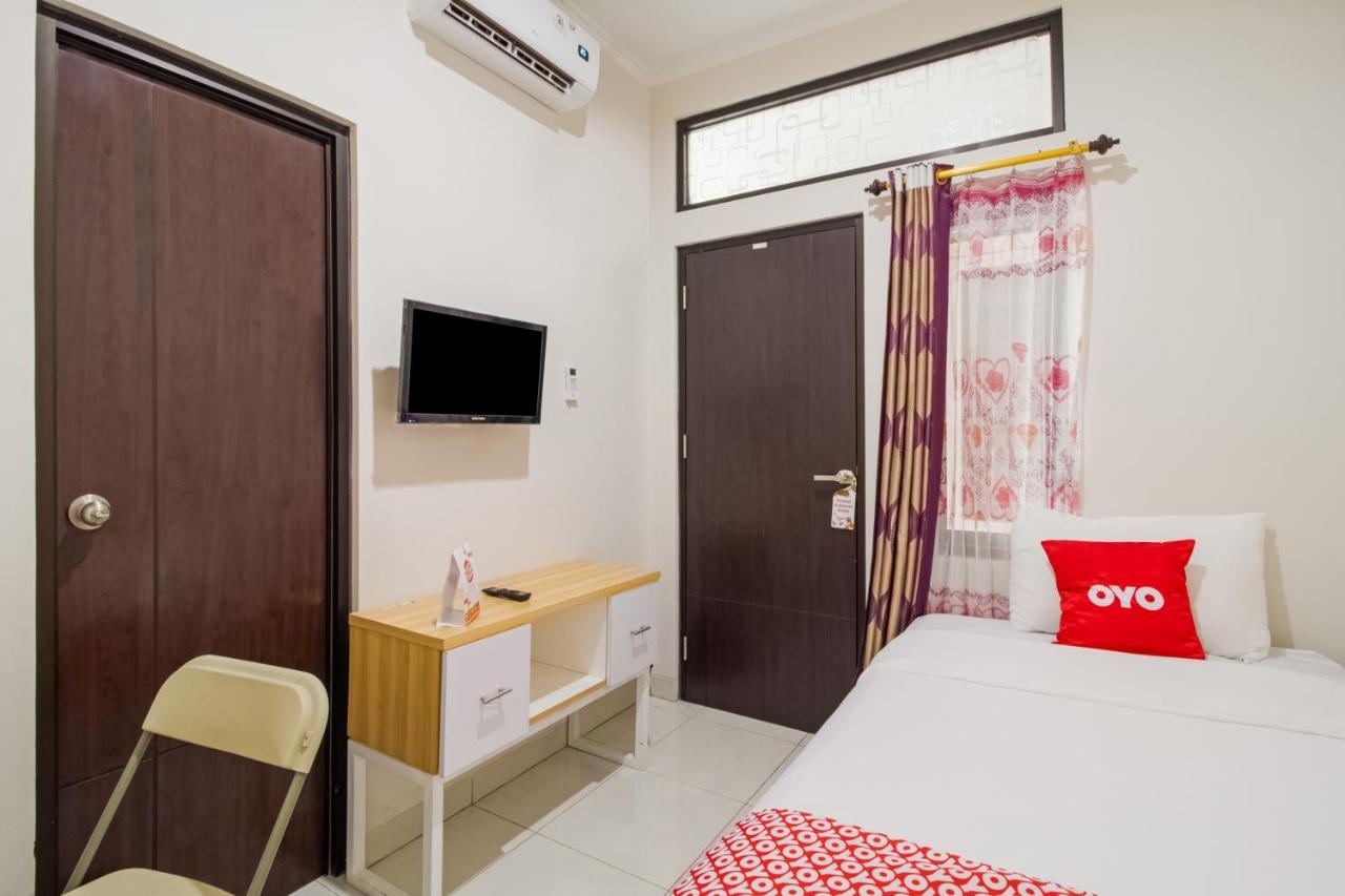 Oyo 3256 Rukost I8 Hotel Karawang Exterior foto