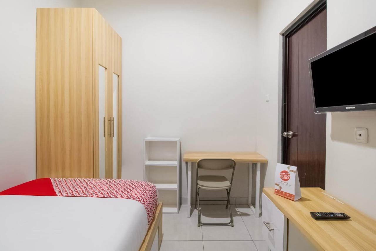 Oyo 3256 Rukost I8 Hotel Karawang Exterior foto